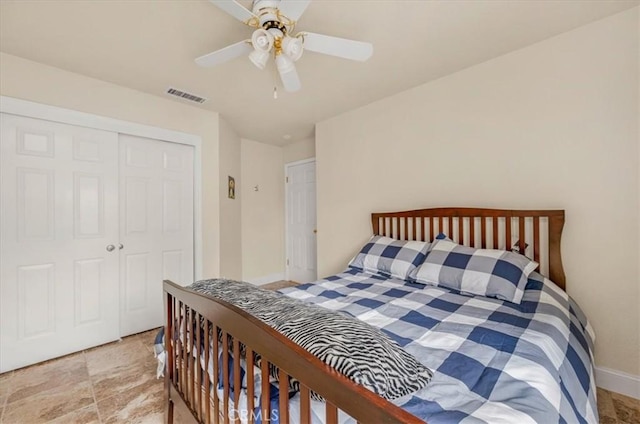 bedroom featuring ceiling fan and a closet