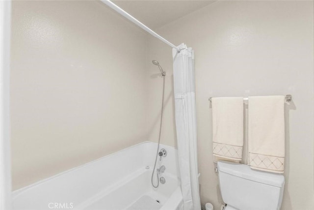 bathroom featuring toilet and shower / tub combo