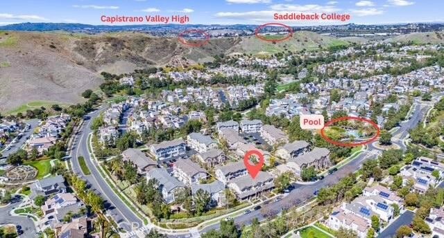 birds eye view of property with a residential view