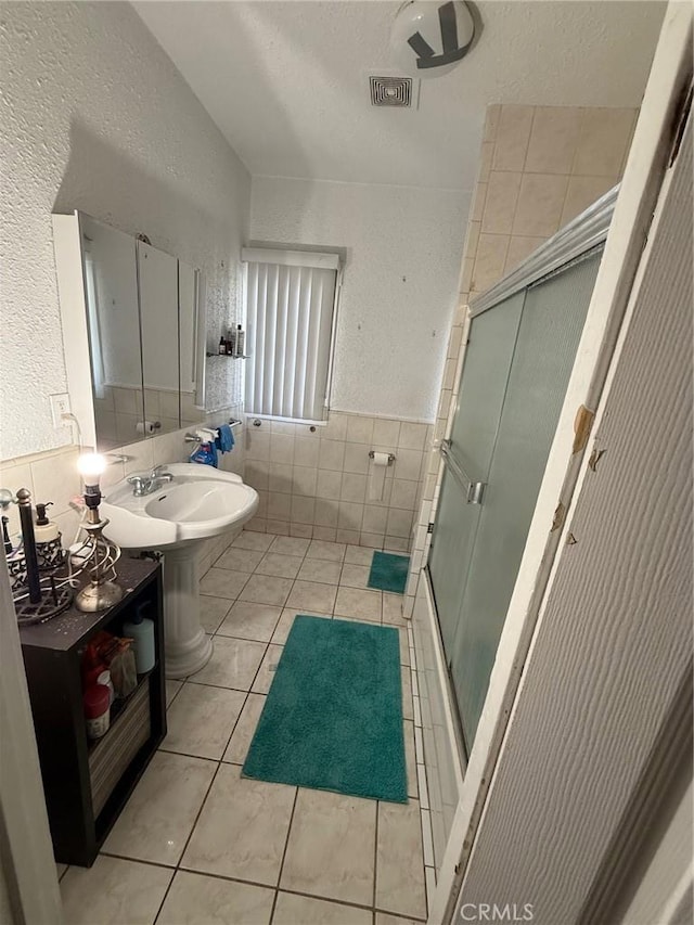 bathroom featuring tile walls and tile patterned floors