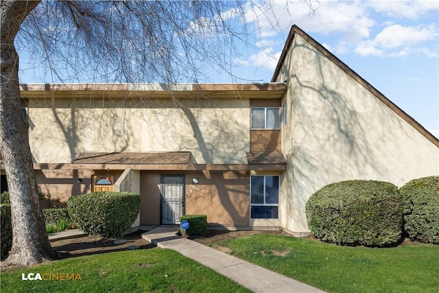 view of front of house with a front lawn