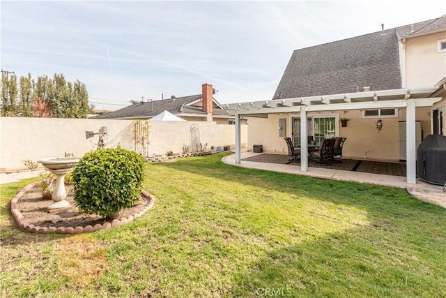 view of yard featuring a pergola and a patio area