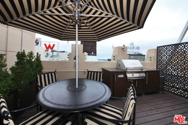 view of patio / terrace with grilling area and exterior kitchen