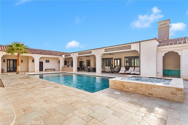 view of swimming pool featuring an in ground hot tub, an outdoor hangout area, ceiling fan, and a patio