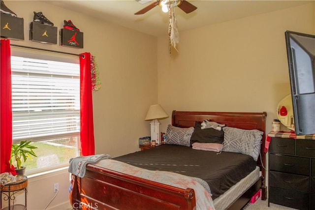 bedroom featuring ceiling fan