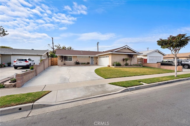 ranch-style home featuring a front lawn