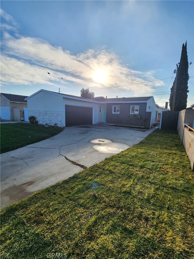 single story home featuring a front yard