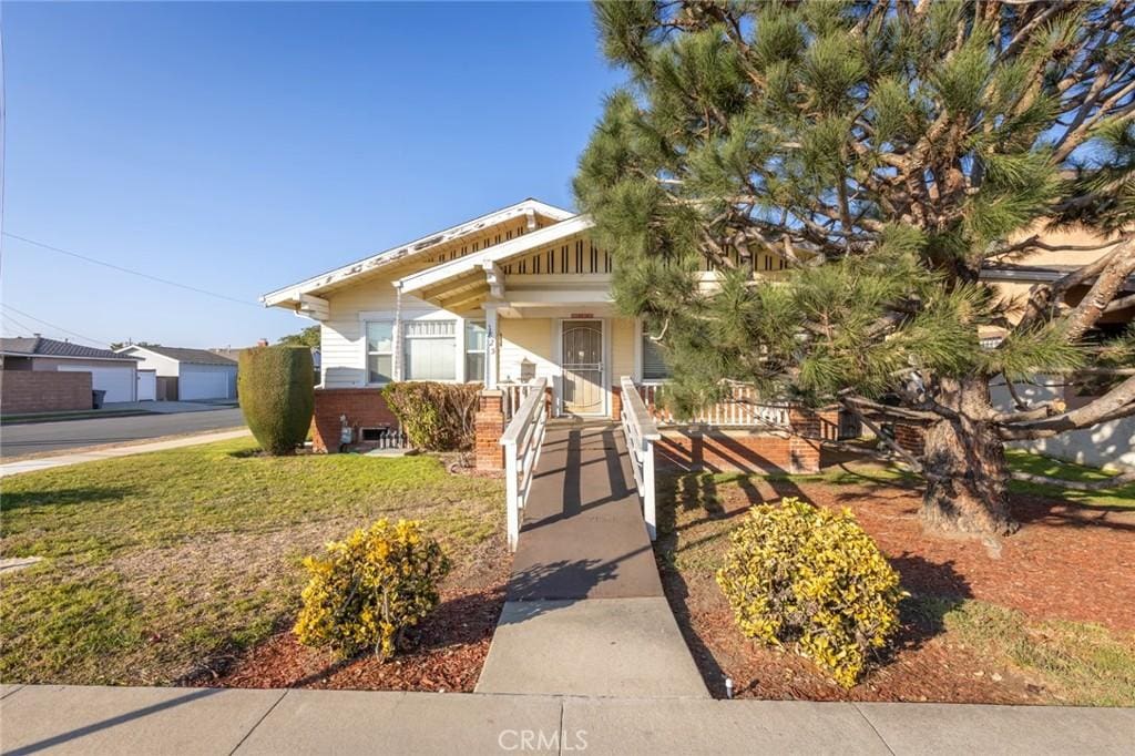 view of front of house with a front yard and brick siding