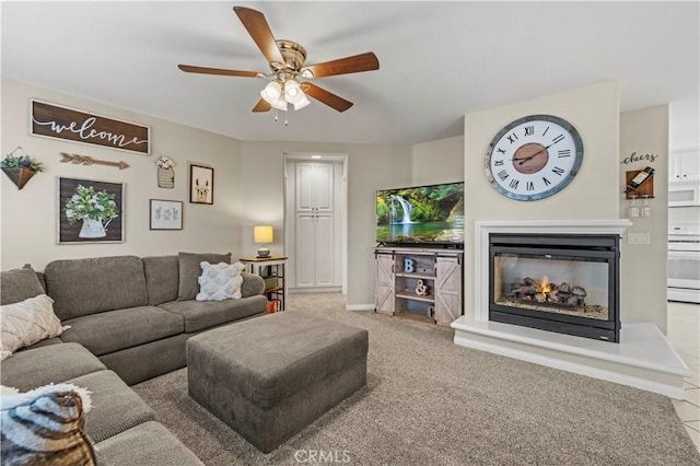 carpeted living room featuring ceiling fan