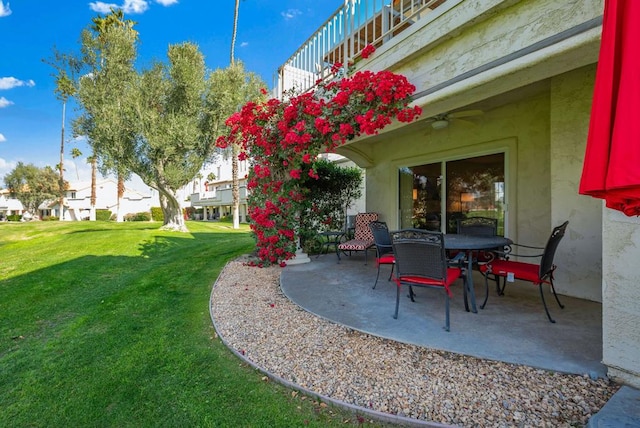 view of yard featuring ceiling fan and a patio area