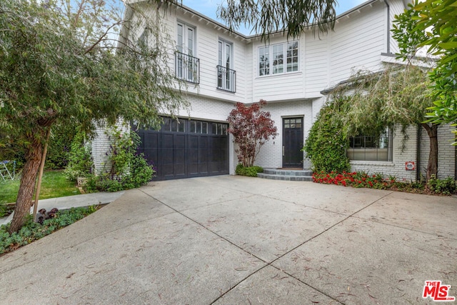 view of front facade with a garage