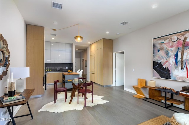 dining area featuring sink and light hardwood / wood-style floors