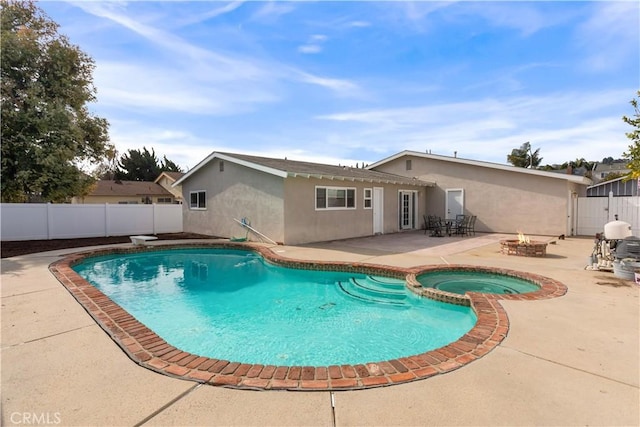 view of swimming pool featuring an in ground hot tub, a diving board, a patio area, and a fire pit