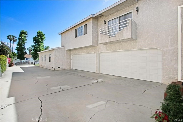 view of front facade featuring a garage and a balcony