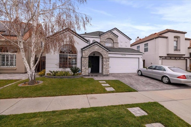 view of front of house featuring a garage and a front lawn