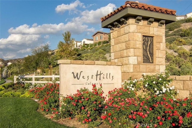 view of community / neighborhood sign