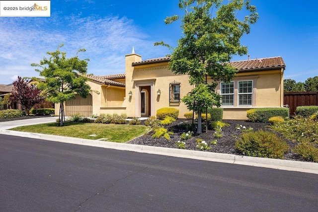 view of mediterranean / spanish-style house