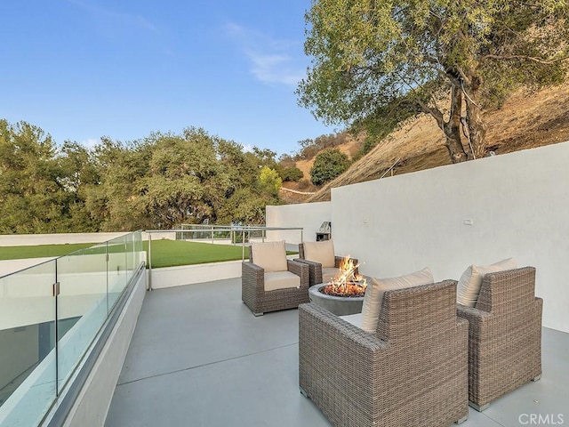 view of patio featuring an outdoor fire pit