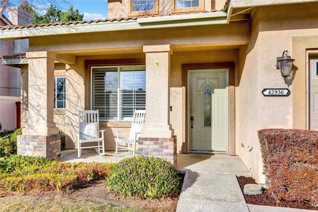 property entrance with covered porch