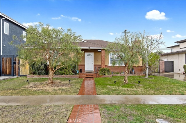 view of front facade with a front lawn