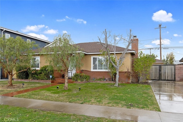 view of front facade featuring a front yard