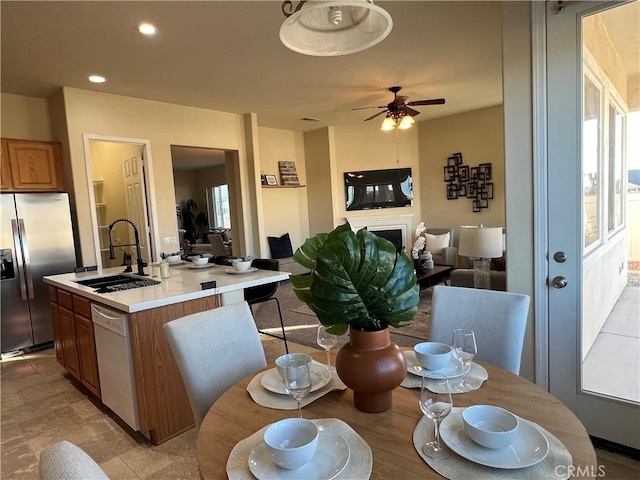 dining room with sink and ceiling fan