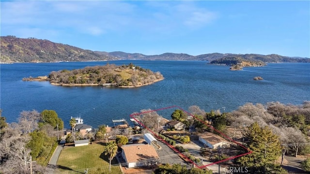 water view with a mountain view