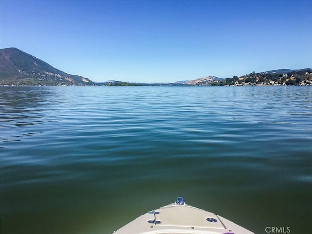 water view featuring a mountain view