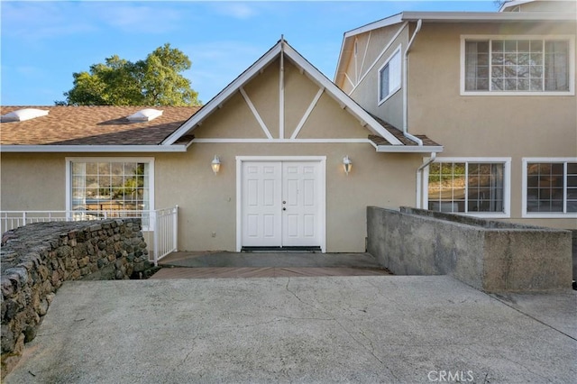 entrance to property featuring a patio