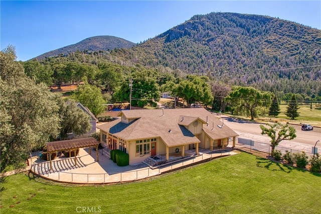 bird's eye view with a mountain view