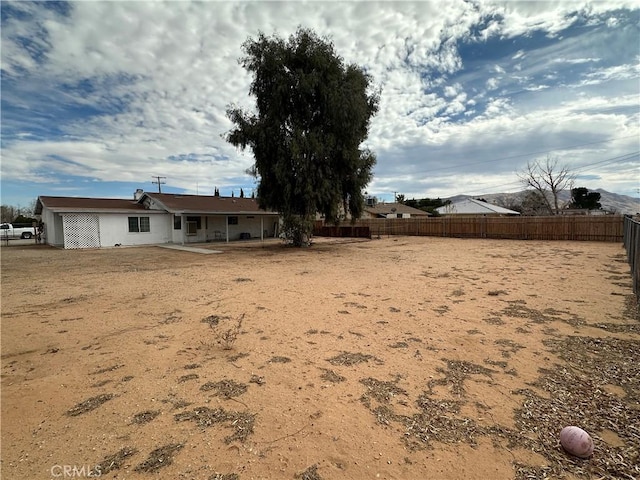 view of yard featuring a patio area