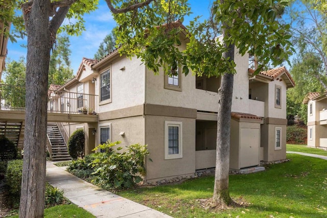 exterior space featuring a front yard