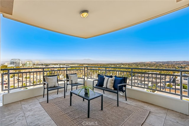 balcony featuring an outdoor hangout area