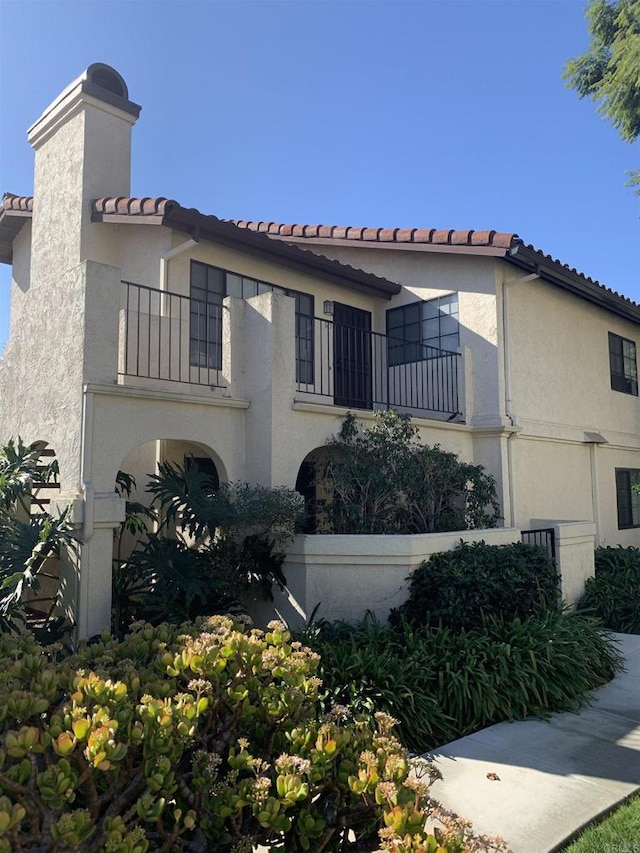 view of side of property featuring a balcony