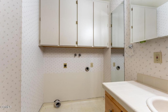 laundry area with cabinets, gas dryer hookup, and hookup for an electric dryer