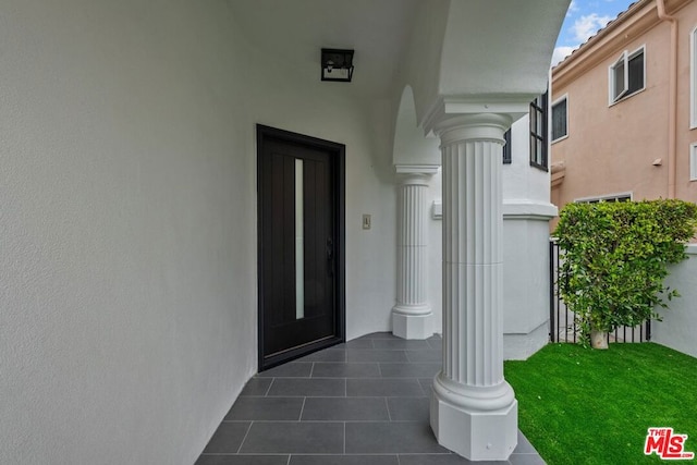 entrance to property featuring a yard