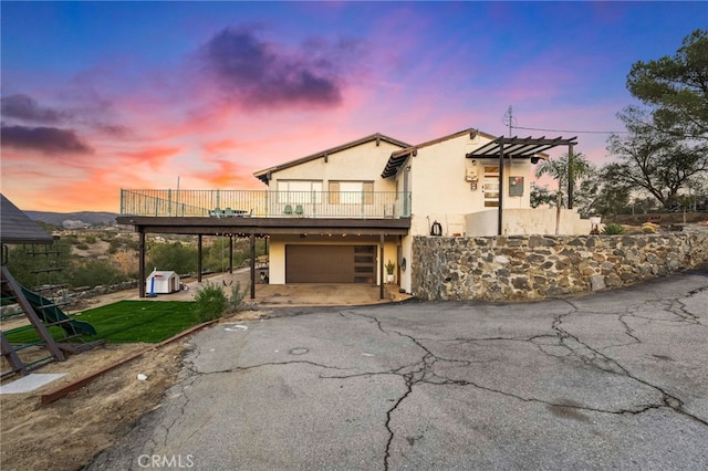 view of front of house featuring a garage