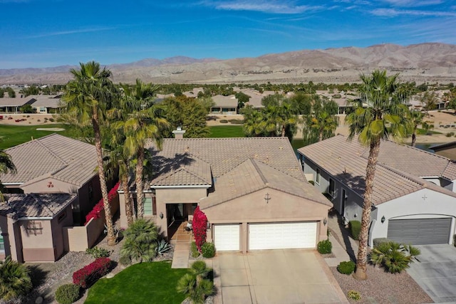 birds eye view of property featuring a mountain view