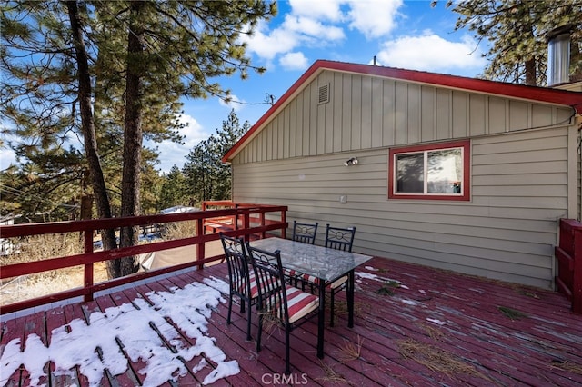 deck with outdoor dining space