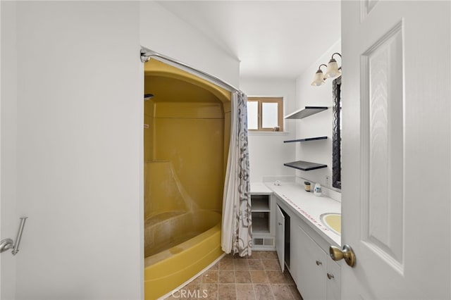 full bath featuring visible vents, shower / tub combo with curtain, and vanity