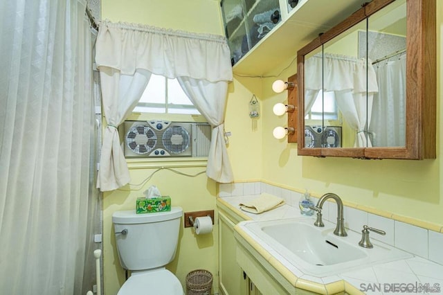 bathroom with sink, toilet, and a shower with shower curtain