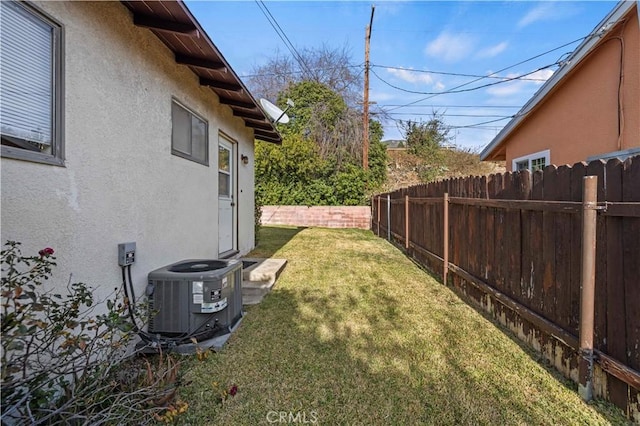 view of yard featuring cooling unit