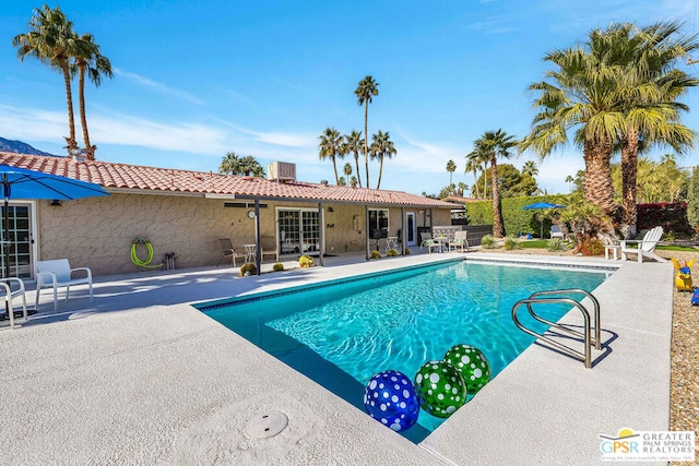 view of swimming pool featuring a patio