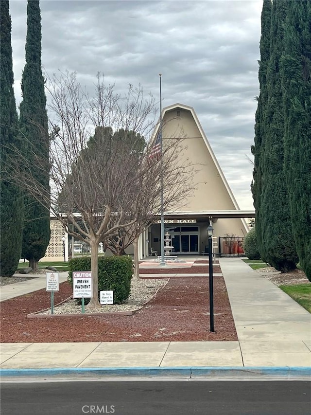 view of front of property