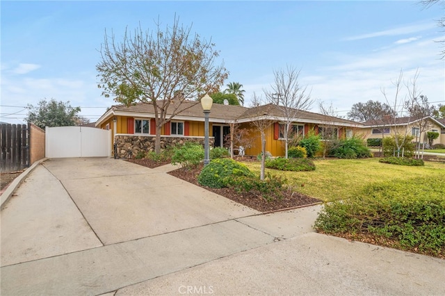 ranch-style home with a front yard