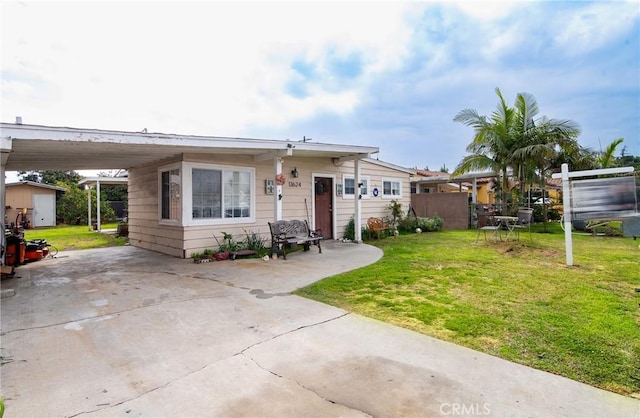 view of front of house featuring a front yard and a carport