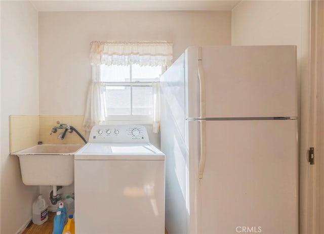 laundry room with washer / clothes dryer and sink