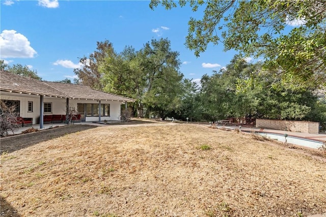 view of yard featuring a patio