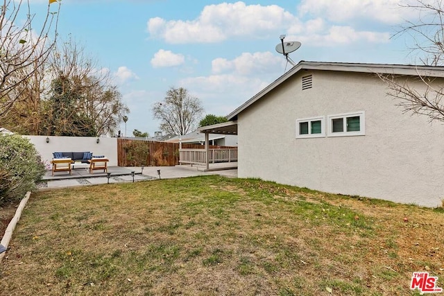 view of yard featuring a patio and outdoor lounge area