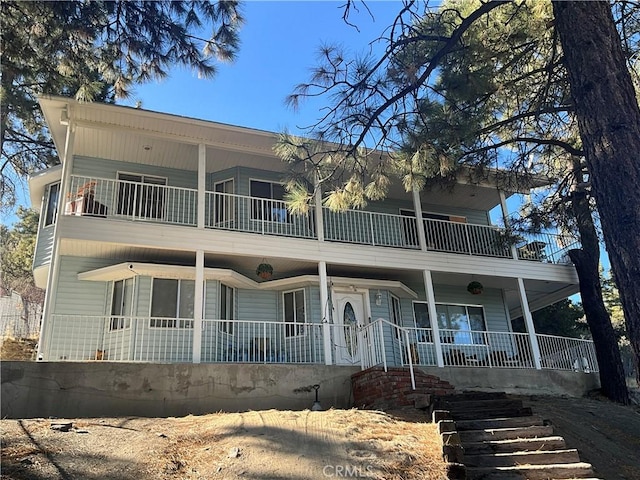 view of front of property featuring a balcony